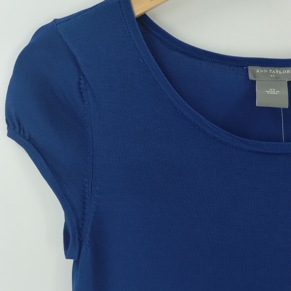 Ann Taylor royal blue stretch top size XS fitted cap short sleeve Factory - Picture 3 of 9
